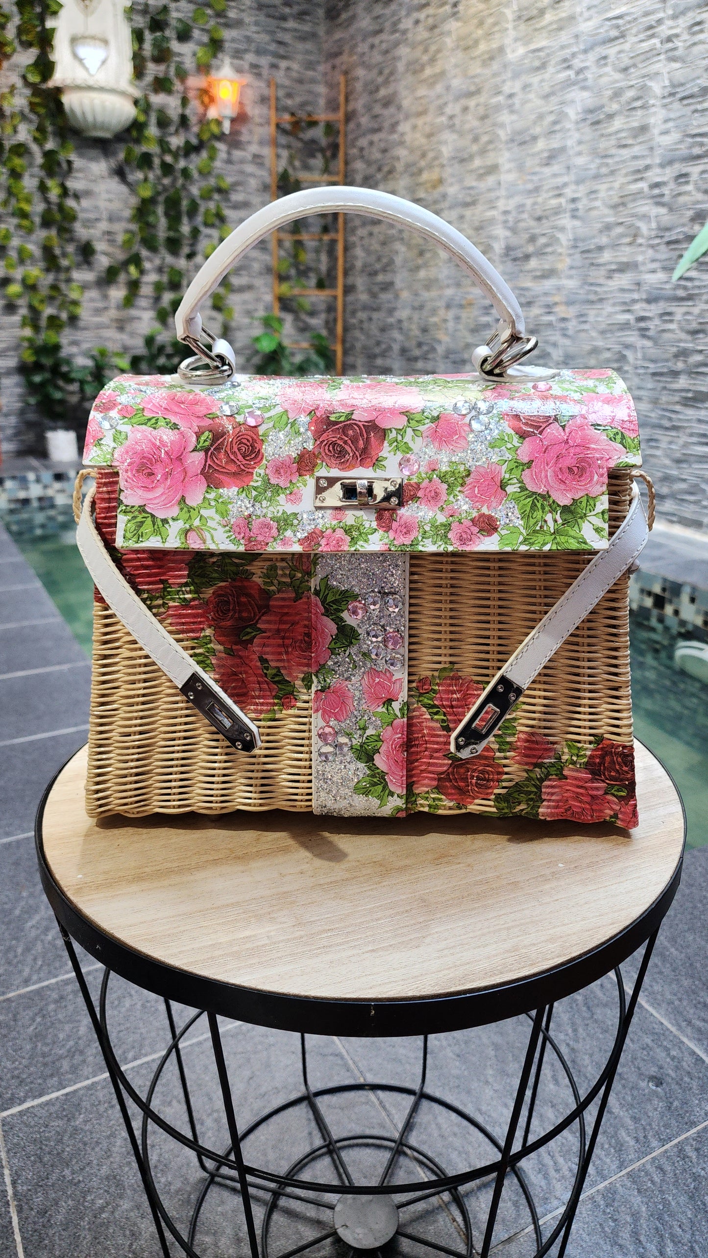 Victorian floral style - White genuine leather - Handmade wicker bag, Medium size (31cm)