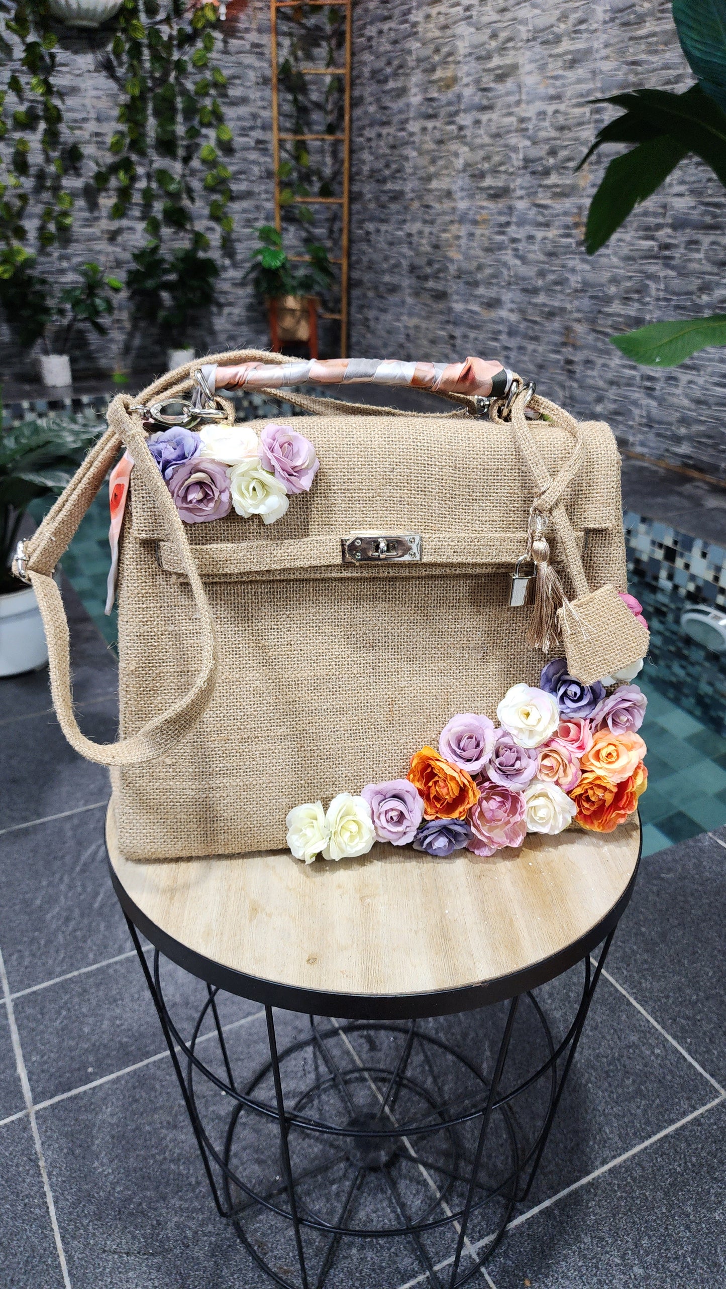 Victorian style - Handmade burlap / jute bag, Medium size (35cm)